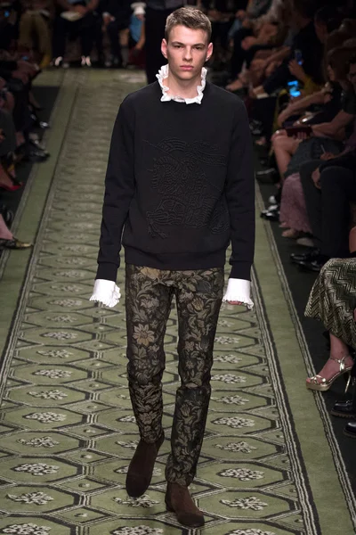 Look 13